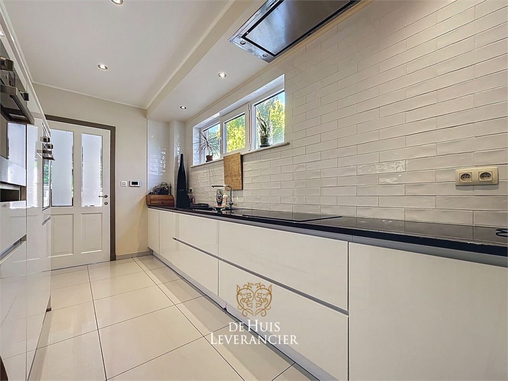 Prachtige, gerenoveerde woning met tuin en garage op toplocatie te koop in Mortsel! - foto 2