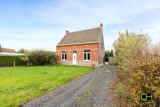 Ontdek deze op te frissen open bebouwing met uitzonderlijke mogelijkheden, rustig gelegen in het groene Lievegem. De woning ligt op een ruim...