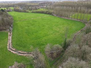 Groot perceel weideland op korte afstand van de Sint Adriaansstraat en bereikbaar via het Schoonbroek. Het perceel heeft een oppervlakte van ± 1ha...