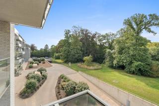 RESIDENTIE STEENDAM: Uiterst gunstig gelegen ruim appartement van 115m² in het centrum van Izegem met zicht op park Steendam. Recent...