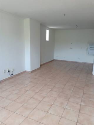 Zeer handig appartement op de 1ste verdieping met 1 slaapkamer aan de achterzijde van een kleinschalig gebouw vlak bij het centrum van...