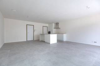Het appartement is oplevering klaar.De constructiewaarde kan aangekocht worden aan 6% BTW.In het rustige en landelijke Sint-Amands wordt de...