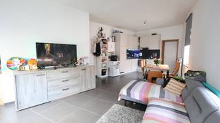 Dit appartement is gelegen op de eerste verdieping van een kleinschalig appartementsgebouw.Het appartement  is 73m² groot en bestaat uit een...