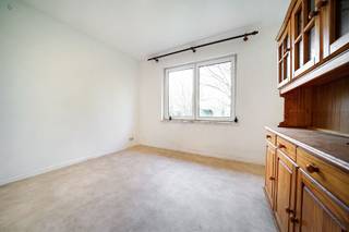 <p><span>A small villa located 15 minutes' walk from the center of Durbuy</span></p><p><span>Comprising :</span></p><p><span>First floor: hall, bathroom, kitchen, living room, one bedroom, laundry room, terrace, garden, parking lot</span></p><p><span>1st floor: mezzanine, attic</span></p>