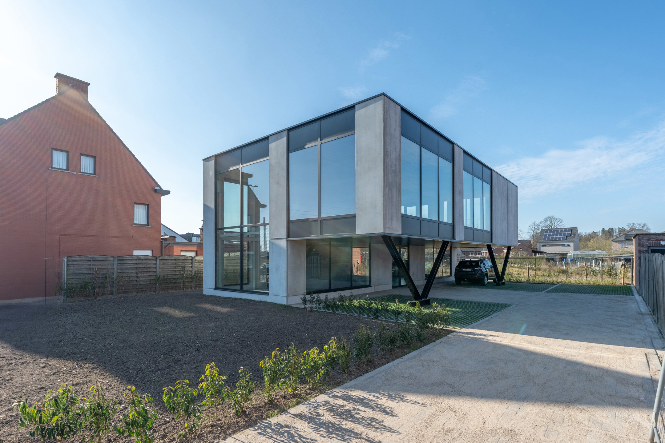Nieuw handelspand van 245 m² met 5 pp op perceel van 605 m² - foto 2