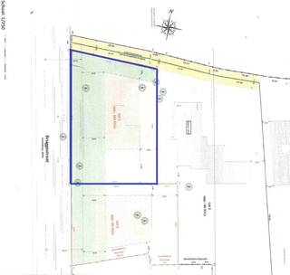 - Projectgrond voor woonst/vrije beroepen (praktijk, tandarts of dokterspraktijk, kinesist, enz.)/kantoor (geen verplichting tot woonst)<br />- Ideale ligging met vlotte verbinding: Bruggestraat 641 in Menen, lot 1<br />- Oppervlakte: 1.291 m² (aanpalend lot van 991m2 kan samengebracht worden)<br />- Voorschriften verkrijgbaar (Afbeeldingen zijn simulaties van constructie)<br />- Richtprijs: € 199.500