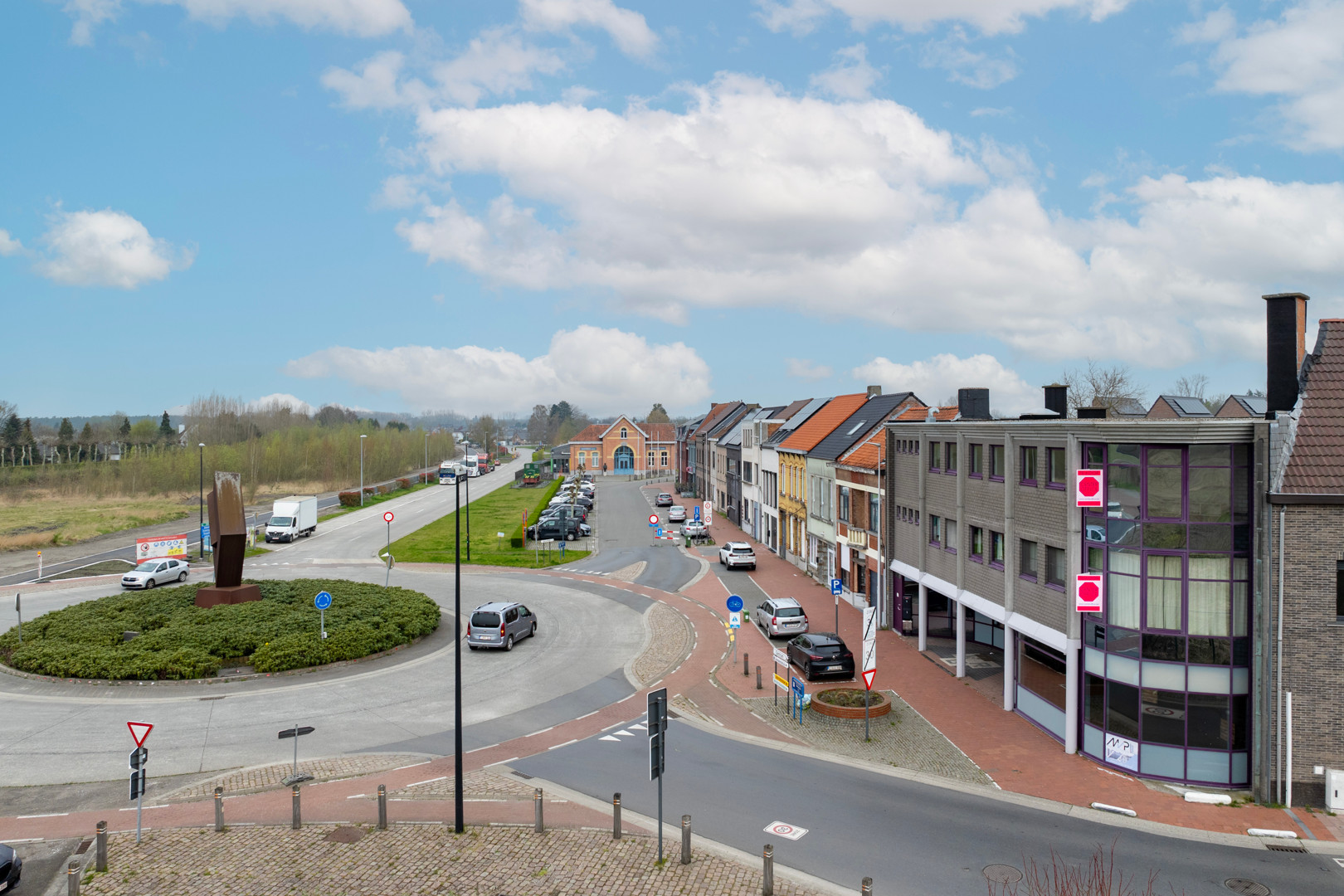 Te koop – Ruim appartement met 3 slaapkamers in Statiestraat 5, Moerbeke-Waas - foto 2
