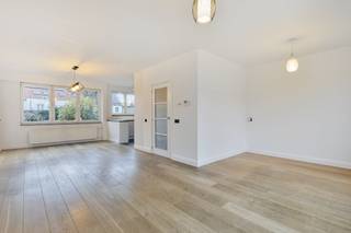 Ben je op zoek naar een energiezuinige woning in een rustige en aangename woonbuurt, maar toch in de nabijheid van Antwerpen? Dan is deze...