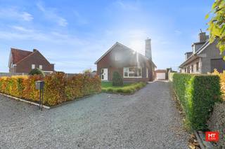 In een rustige, residentiële straat in Passendale vinden we deze ruime, alleenstaande woning. Het huis vraagt wat liefde, maar beschikt over...