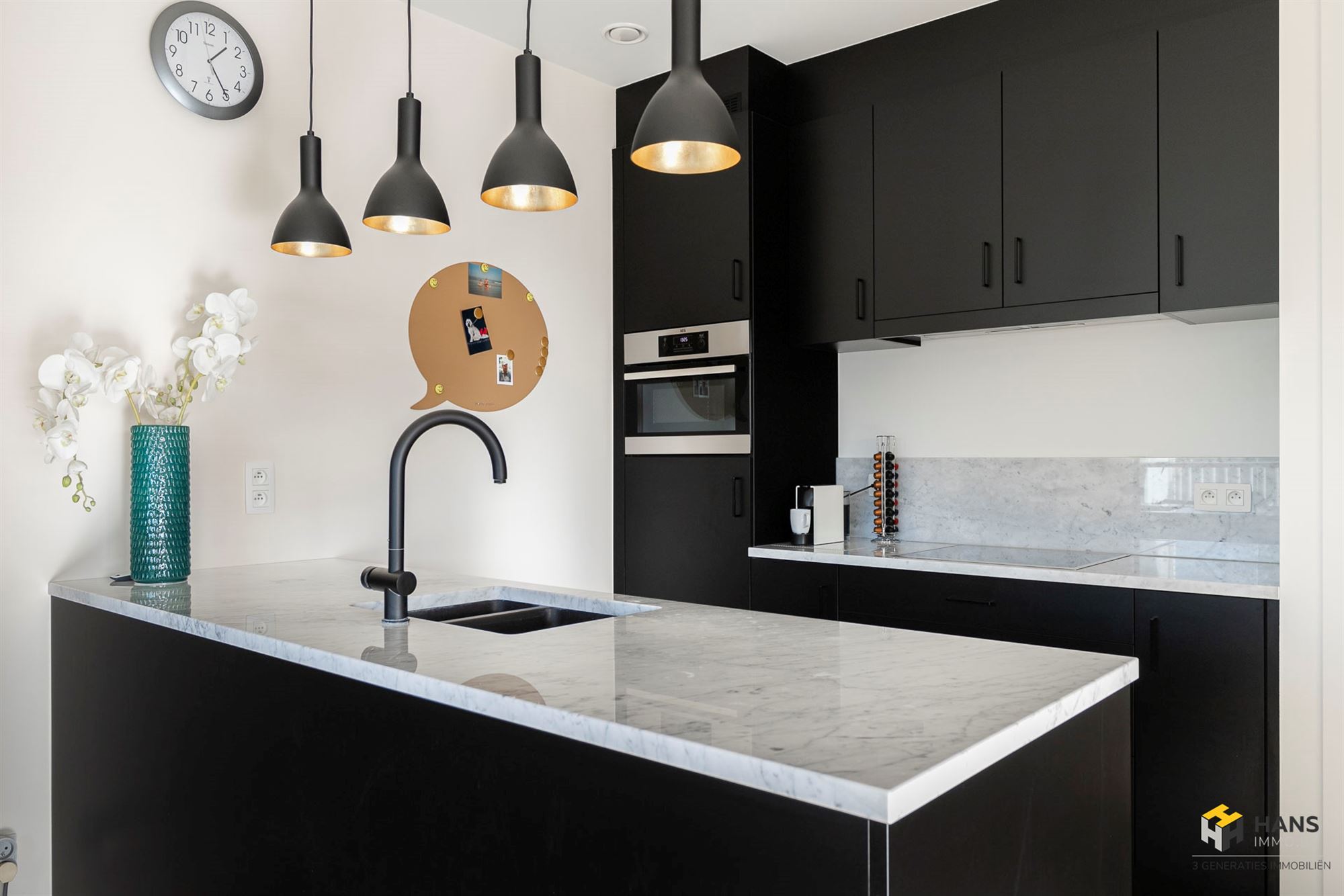 Instapklaar appartement (95 m²) met 2 slaapkamers, autostaanplaats en terras (10 m²) in Antwerpen (2018). - foto 1