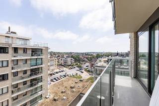 <p><strong>De Panne: appartement met 1 slaapkamer, terrassen en zicht op zee!</strong></p>
<p>Dit goed onderhouden appartement is gelegen op de 7de verdieping van Residentie Sandpiper! Hierdoor geniet het appartement van een prachtig uitzicht op zee en is het bovendien zongericht!</p>
<p>Het appartement wordt aangeboden voor een vraagprijs van €249.000 + een over te nemen lijfrente van €.1358,99 / maand (jaarlijks geïndexeerd) tot en met september 2030.</p>
<p><strong>Indeling:</strong><br />Inkomhal, badkamer met inloopdouche en toilet, slaapkamer, lichtrijke woonkamer met open keuken en toegang tot 2 ruime terrassen waar u van de zon en een prachtig, zijdelings zeezicht kunt genieten!<br /> </p>
<p><strong>Troeven:</strong></p>
<ul><li><strong>Locatie:</strong> Op de zeedijk, wandelafstand van het centrum</li><li><strong>Staat:</strong> Instapklaar en goed onderhouden</li><li><strong>Uitzicht:</strong> Prachtig, zijdelings zeezicht vanop de 7de verdieping</li><li><strong>Ligging:</strong> Zongericht appartement met 2 ruime terrassen<br /> </li></ul>
<p>Interesse in dit appartement aan zee? Contacteer ons voor meer informatie of plan vandaag nog uw bezoek.</p>