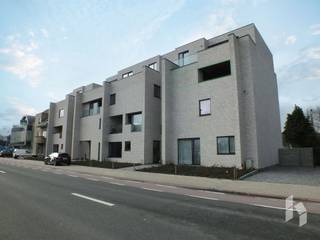 Goed gelegen, recent appartement (92 m²) met 2 slaapkamers, een terras, kelderberging en ondergrondse autostaanplaats in het centrum van...