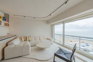 Res. Odysseus.Uitzonderlijk gerenoveerd appartement genietend van een zeer mooie gevelbreedte  (>5,5 m)  op Zeedijk-Knokke, ideaal gelegen tussen...