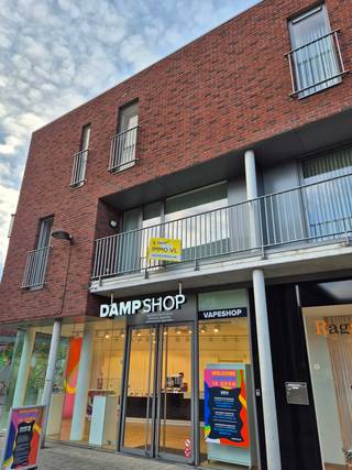 Instapklaar appartement met terras in het hart van Tessenderlo-Ham.Dit gezellige appartement bevindt zich op de eerste verdieping van een goed...