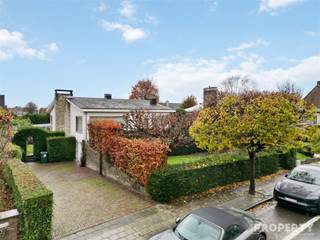 Alleenstaande woning met karakter in rustige buurt!In een rustige, kindvriendelijke buurt nabij het centrum van Harelbeke vind je deze charmante...