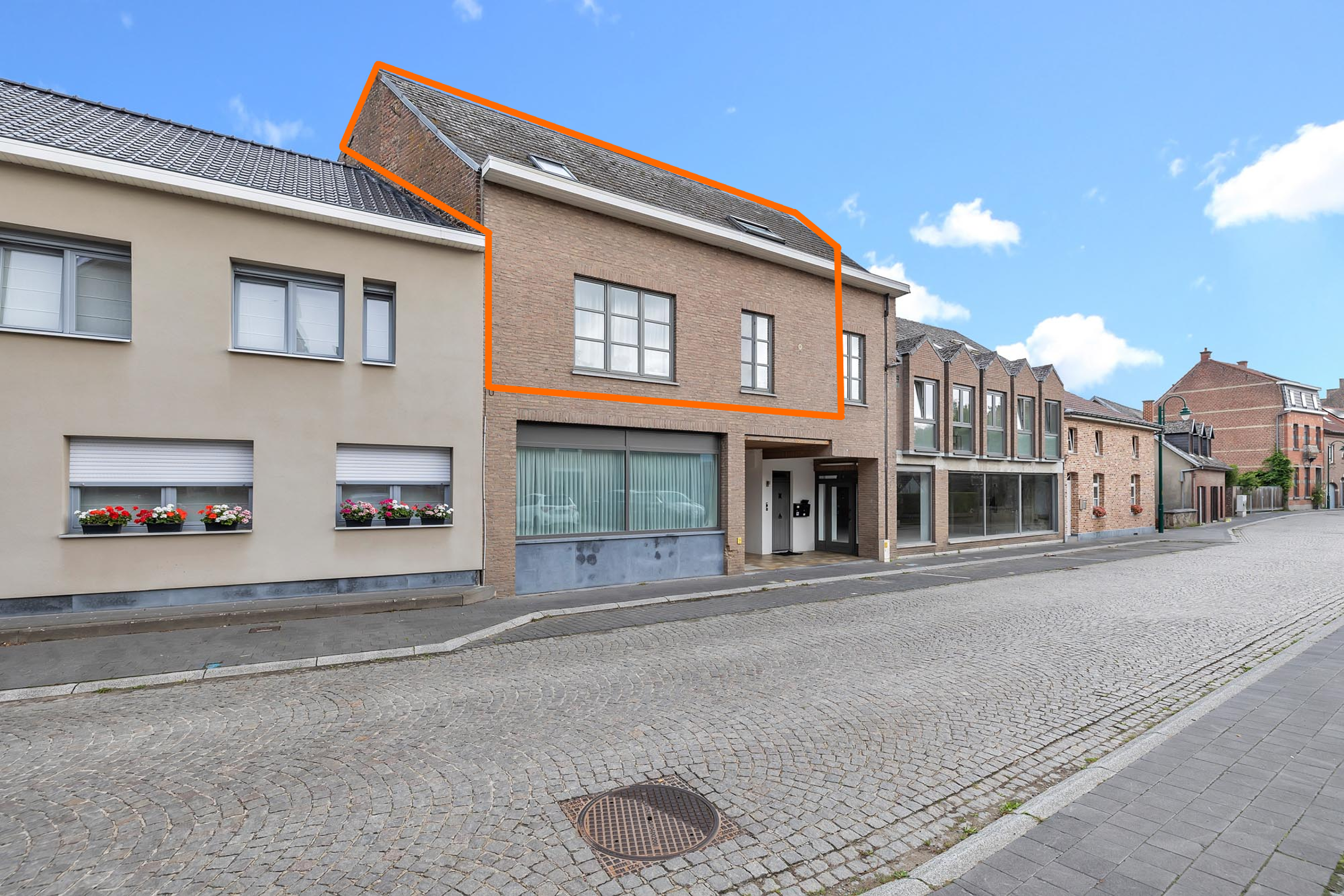 Duplex appartement met 3 slaapkamers en 2 staanplaatsen te Onze-Lieve-Vrouw-Lombeek - foto 1