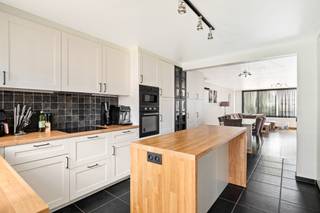 Ben je op zoek naar een comfortabel, energiezuinig en perfect onderhouden appartement waar je zonder zorgen kunt intrekken? Dit...