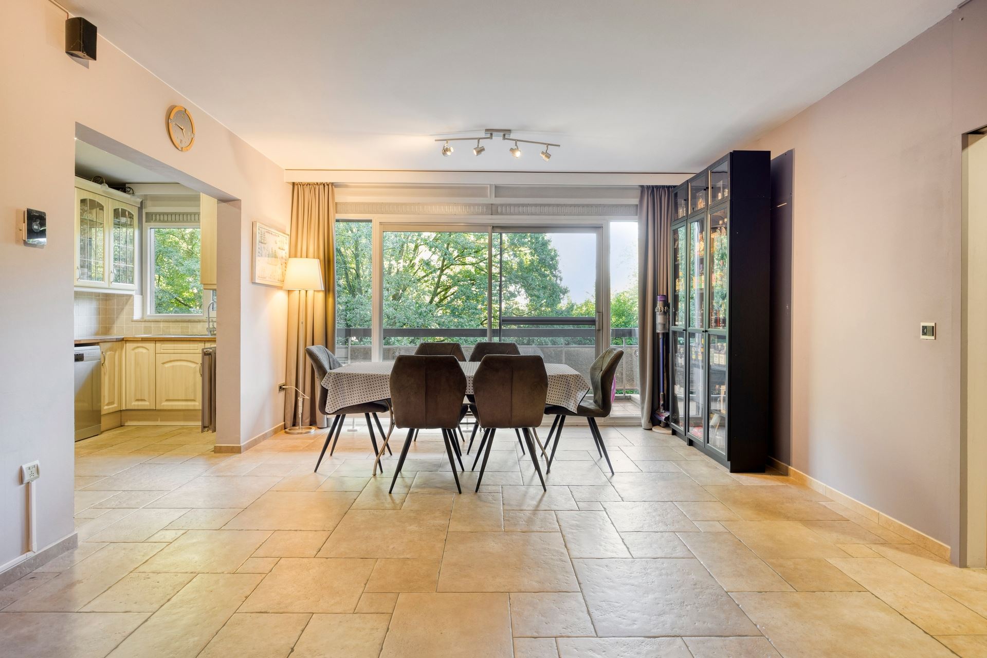 Lichtrijk 2-slaapkamerappartement met terras en groen uitzicht - foto 5