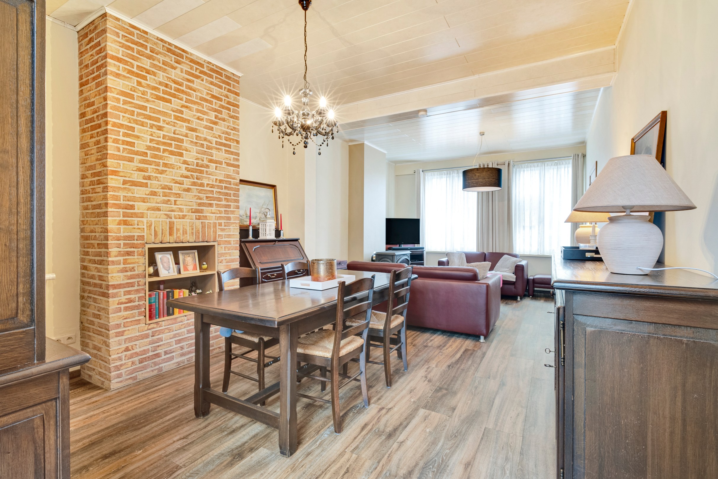 Instapklare woning met maar liefst 3 garages - foto 3