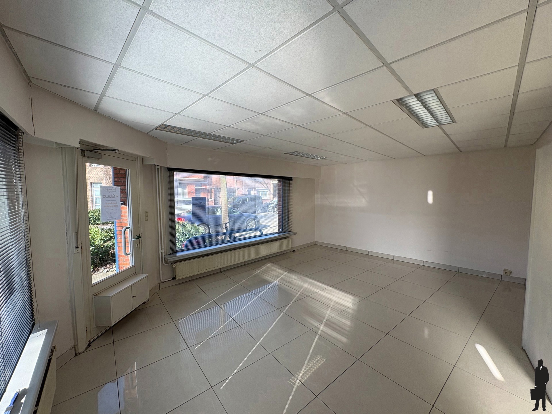 Commercieel handelspand op een centrale ligging, vlakbij het centrum van Brasschaat. - foto 4