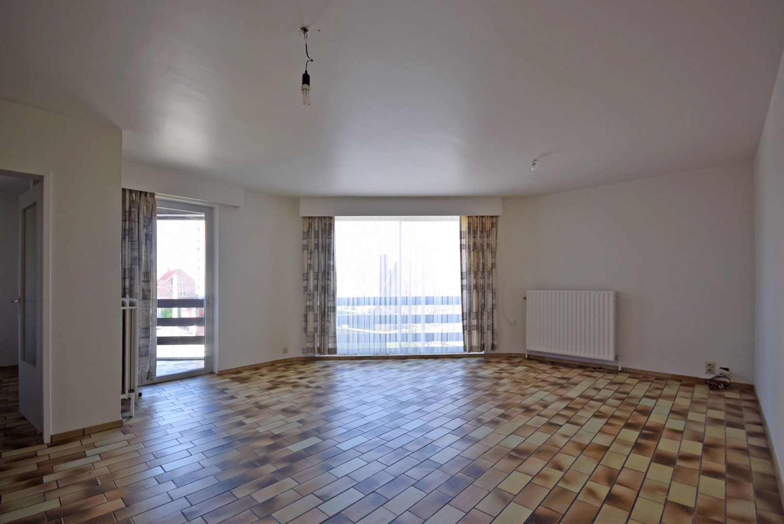 APPARTEMENT MET TWEE SLAAPKAMERS NABIJ CENTRUM ROESELARE - WONEN OF INVESTERINGSKANS - foto 3