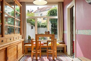 Leuke en verassend ruime burgerwoning op een gegeerde locatie te Antwerpen.Gelegen in het hart van de begeerde Zurenborgwijk – een van de meest...