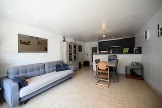 Dit aangename appartement is rustig gelegen op wandelafstand van het centrum van Roeselare. Het bevindt zich op de gelijkvloerse verdieping en...