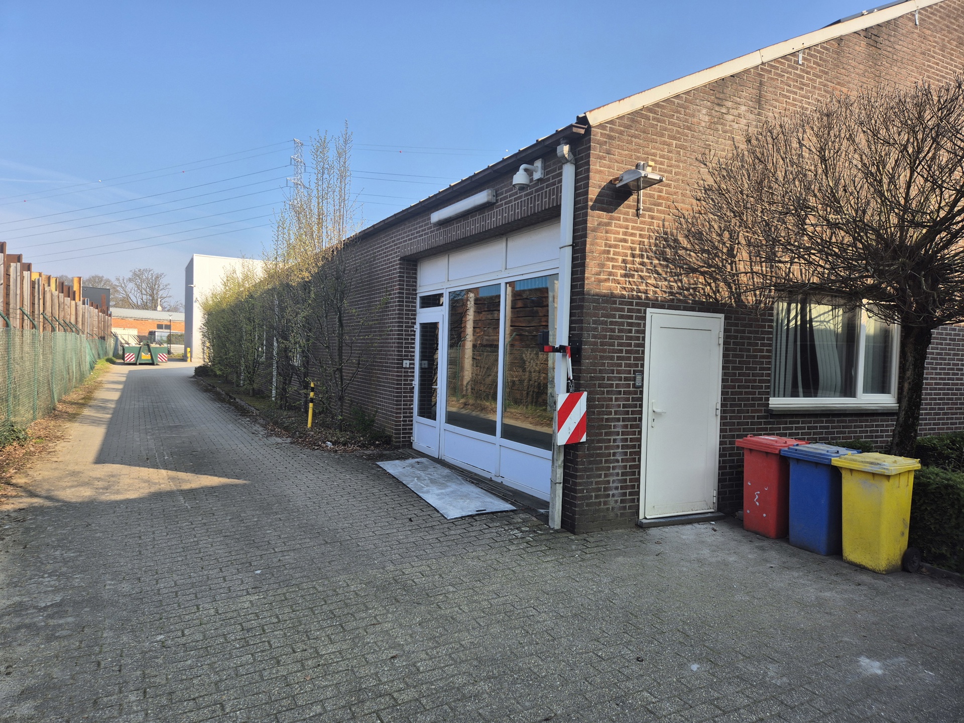 TE HUUR: magazijn/werkplaatsen van 615m² in Genk - foto 3