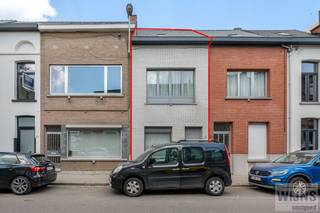 KORTE INLEIDINGOp 3 min. van de Grote Markt van Lier vindt u deze charmante starterswoning vlakbij een grote publieke parkeerplaats. De woning...