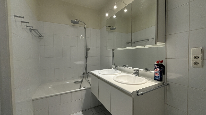 Comfortabel en lichtrijk 2-slaapkamerappartement met TERRAS te huur in Brugge - foto 4