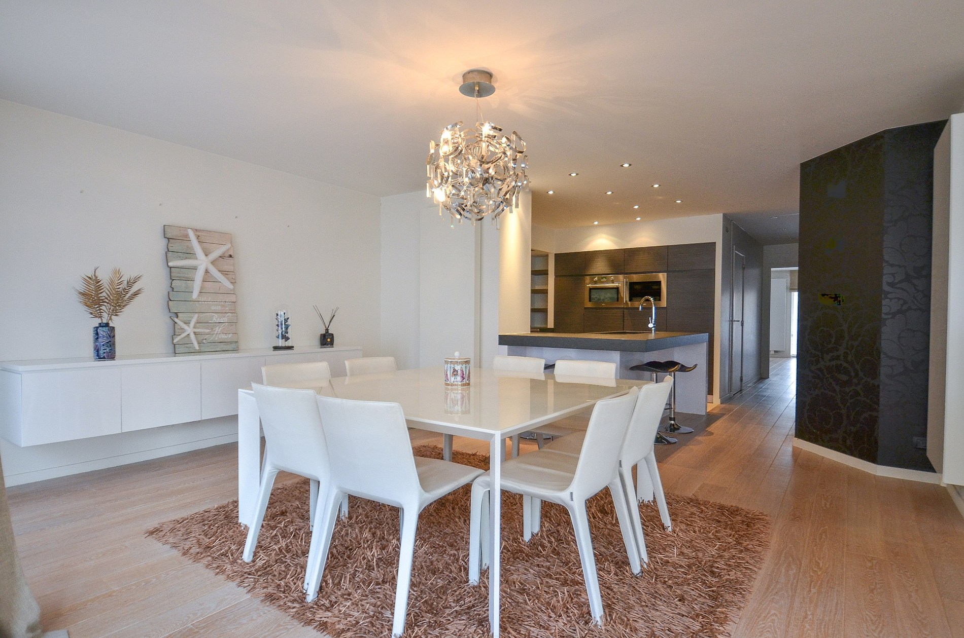 Topaanbieding – Uitzonderlijk ruim appartement gelegen in een stijlvolle residentie. - foto 5