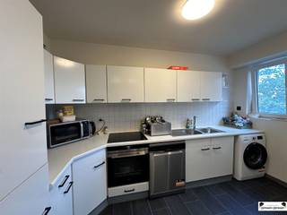 Dit centraal gelegen duplex appartement, op slechts een steenworp afstand van het gemeentepark van Schoten, biedt een ideale woonomgeving...