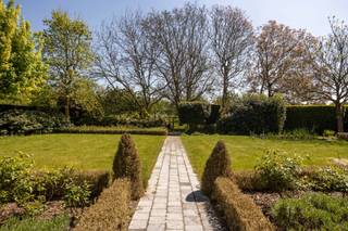 TE KOOP NINOVEDroomt u van rust, ruimte én luxe? Dan is deze prachtige villawoning met eigen boomgaard en adembenemend uitzicht over de Dendervallei...