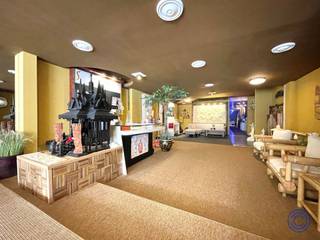 Informations sur la propriété commerciale :Rez-de-chaussée commercial d'environ 220m².Disposition * Espace commercial avec une vitrine d'environ 2,65...