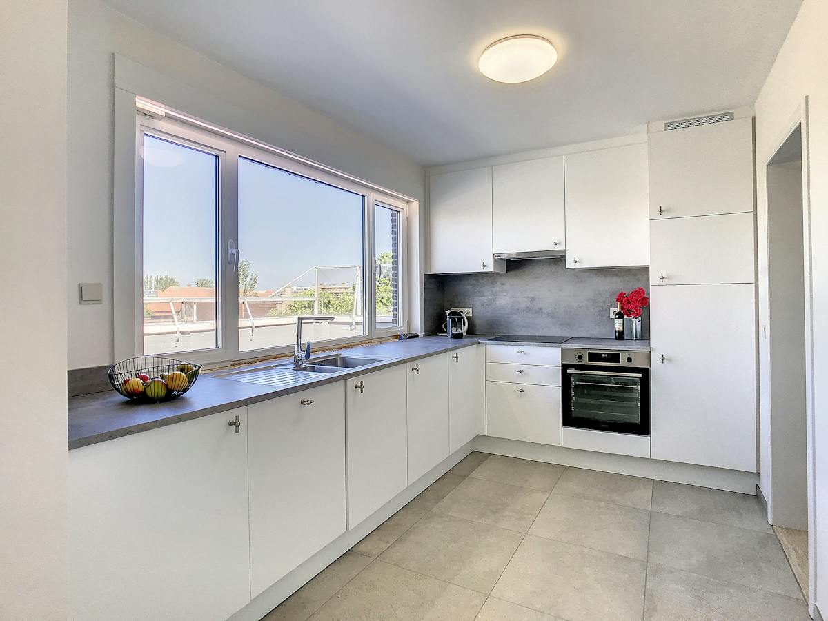 Penthouse à louer dans le centre d'Ypres avec une vue magnifique sur la ville. - photo 5