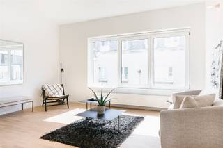 La vie heureuse avec un Z majuscule. Ici, dans la Lange Scholierstraat, nous trouvons un projet de rénovation à petite échelle à quelques pas de...