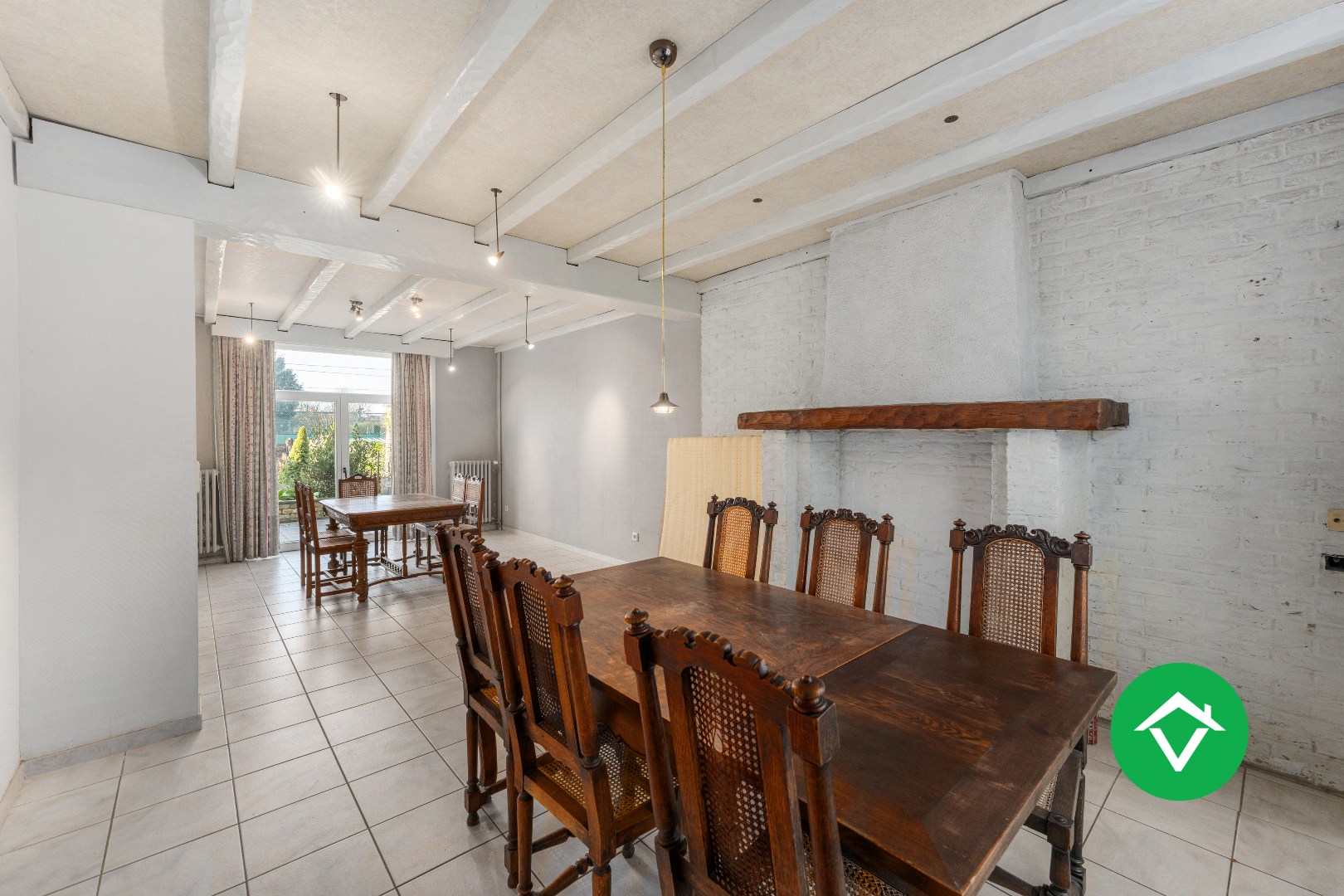 Ruim herenhuis met 4 slaapkamers en aparte garagebox in centrum Gistel - foto 5