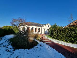 Disponible à partir de 15 février 2026. POUR VISITER, veuillez envoyer un mail à matthias@colorcasa.beCe splendide bungalow offre tout le confort...