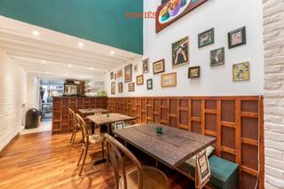 Gelegen in het historisch centrum van stad Leuven stellen wij jullie met plezier deze ruime, op te frissen handelsruimte voor. Deze commerciële ruimte omvat de gelijkvloerse verdieping met mezzanine zitgedeelte en een gezellige tuin achteraan. De ruimte heeft een totale oppervlakte van 150 vierkante meter.  Door de dagelijkse passage in de Brusselsestraat is dit tevens een gedroomde locatie om uw zaak uit te bouwen. De huurprijs van het geheel bedraagt €2500/maand. Nutsvoorzieningen en onroerende voorheffing zijn ten laste van de huurder. Onmiddellijk beschikbaar! Wenst u uw vastgoed te verkopen of te verhuren? Twijfel niet ons te contacteren, wij schatten uw pand geheel kosteloos en vrijblijvend en geven u daarbij oprecht advies op maat! HOMIÉS, an Eye for Immo! Contacteer ons dan zeker voor wat meer informatie en/of een bezoek op 016/22.82.22 of info@homies.be