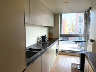 INDELINGInkomhal ca. 7 m² - parket - ingemaakte kastGastentoilet ca. 1 m² - zwarte tegelvloer en deels wandtegels - handenwasserLiving ca. 30 m² -...