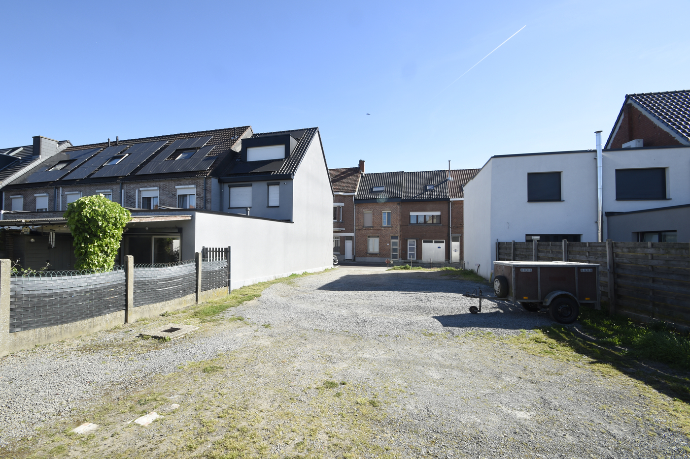 Interessante bouwgrond met 4 garageboxen. - photo 5