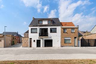 Ontdek deze ruime bel-etagewoning in het centrum van Middelkerke met gerenoveerde keuken, open leefruimte en op wandelafstand van winkels en...