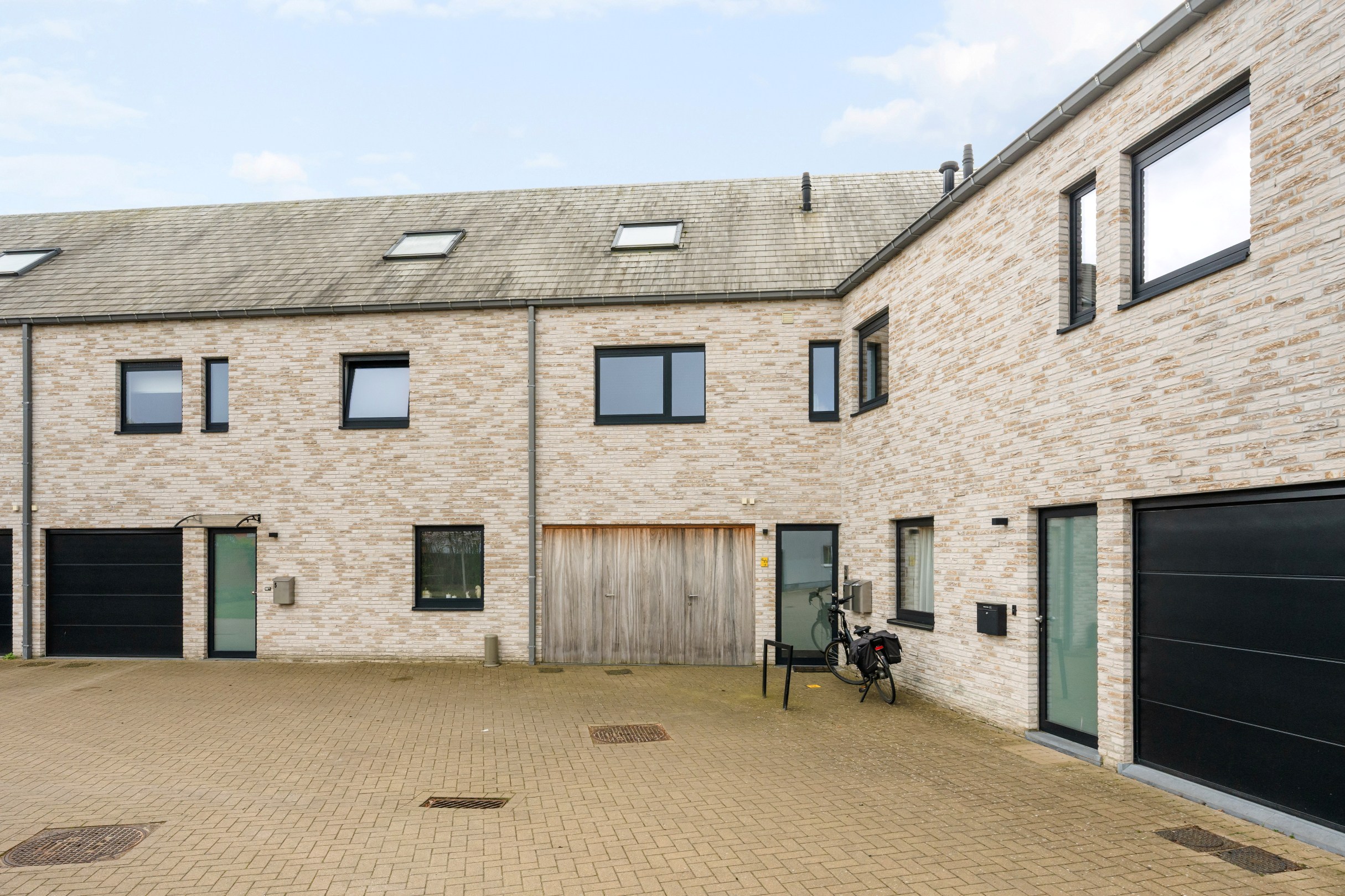 Recent gelijkvloers appartement met 1 slaapkamer, tuin, fietsen- en vuilbakkenberging. - foto 1