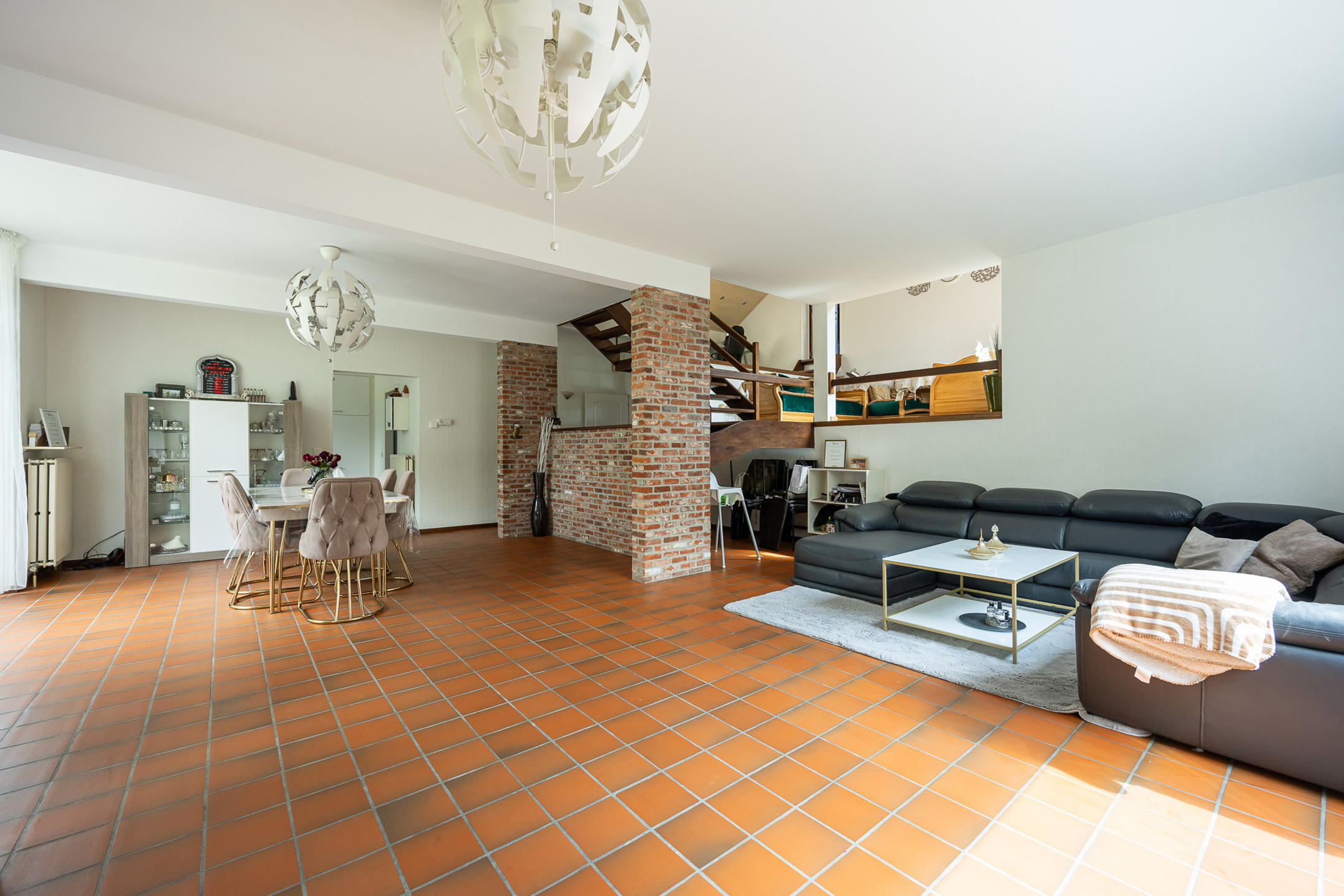 Ruime woning met 4-5 slpks en bedrijfsruimte in Turnhout. - foto 5