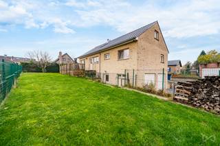 HOEILAART – Découvrez cette maison moderne située à distance de marche de la gare et des commerces. Construite en 2005, elle offre +/- 300 m²...