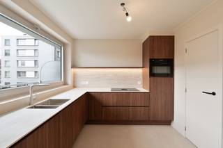 Dit ruim, lichtrijk appartement is gelegen op de eerste verdieping en geniet van een zeer centrale ligging. Dit pand onderging een...