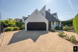 <p><span>Elegant detached villa in sought-after Maaiken, Westkapelle, Knokke-Heist, Belgium, Flemish Region!</span></p>
<p><span>Located in the sought-after and green residential area of Maaiken in Westkapelle, this stylish and perfectly maintained detached villa offers a harmonious combination of space, natural light and privacy. The property provides approximately 313 m² of living space on a beautiful plot of around 823 m².</span></p>
<p><span>The bright living areas benefit from large windows, creating a pleasant connection with the garden and the sun-oriented terraces. The spacious living zones, inviting adjoining kitchen and beautifully maintained outdoor surroundings create an exceptionally pleasant living environment.</span></p>
<p><span>The first floor comprises four full-sized bedrooms and two bathrooms. The fully finished attic floor offers additional possibilities and can be used as an office, hobby room, playroom or guest accommodation.</span></p>
<p><span>The villa further benefits from an integrated double garage and several parking spaces on the property. The beautifully landscaped garden provides plenty of peace and privacy.</span></p>
<p><span>Maaiken combines a quiet, residential setting with easy access to the centre of Knokke, the sea, the Zwin nature reserve, shops and various amenities.</span></p>
<p><span>A spacious and timeless villa offering generous volumes, a well-maintained finish and an exceptionally pleasant location in Knokke.</span></p>