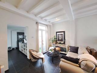 Vernieuwde 2-slaapkamerwoning op een interessante ligging in het centrum van Brugge, vlakbij het Astridpark en de Coupure en met een vlotte verbinding naar de ring. Een recente renovatie resulteerde in een moderne, energiezuinige en kwalitatief afgewerkte woongelegenheid. ** + Energielabel C ! ** + Uitstekende Mobiscore 9,2 op 10 ! ** ** Omvat een inkom, lichtrijke living, volledig ingerichte keuken, 2 slaapkamers waarvan 1 met inbouwkasten, badkamer met douche, kelder en een koertje. ** #leukwonen #brugge ** ** Beschikbaar 1 januari 2026