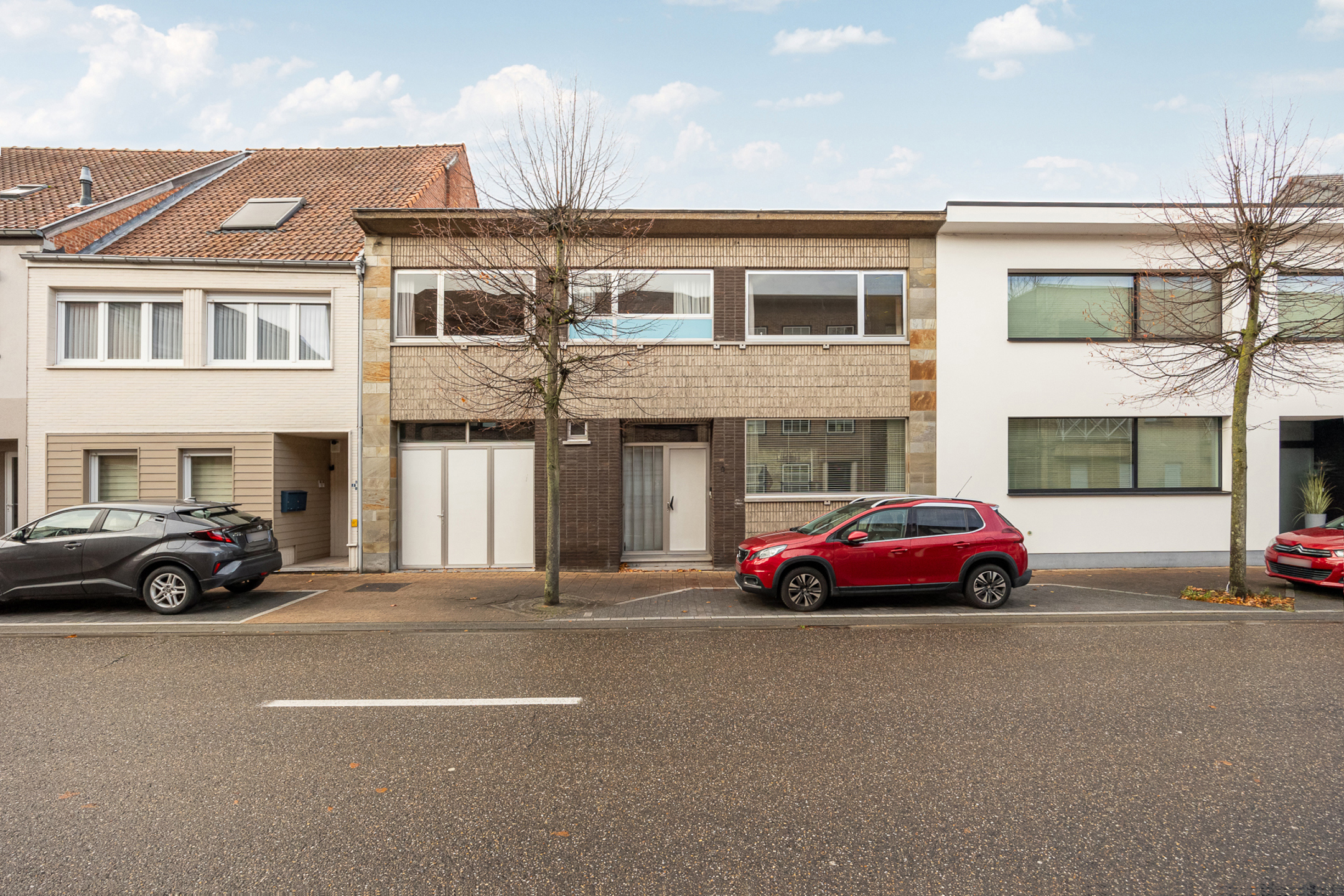 Karaktervolle woning met 4 slpk. , tuin en inpandige garage  - foto 1