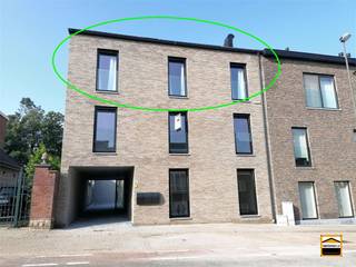 Recent appartement met 3 slaapkamers en zonnepanelen (5)!Het appartement is gelegen in het centrum van Borgloonen heeft een zuid georiënteerd...